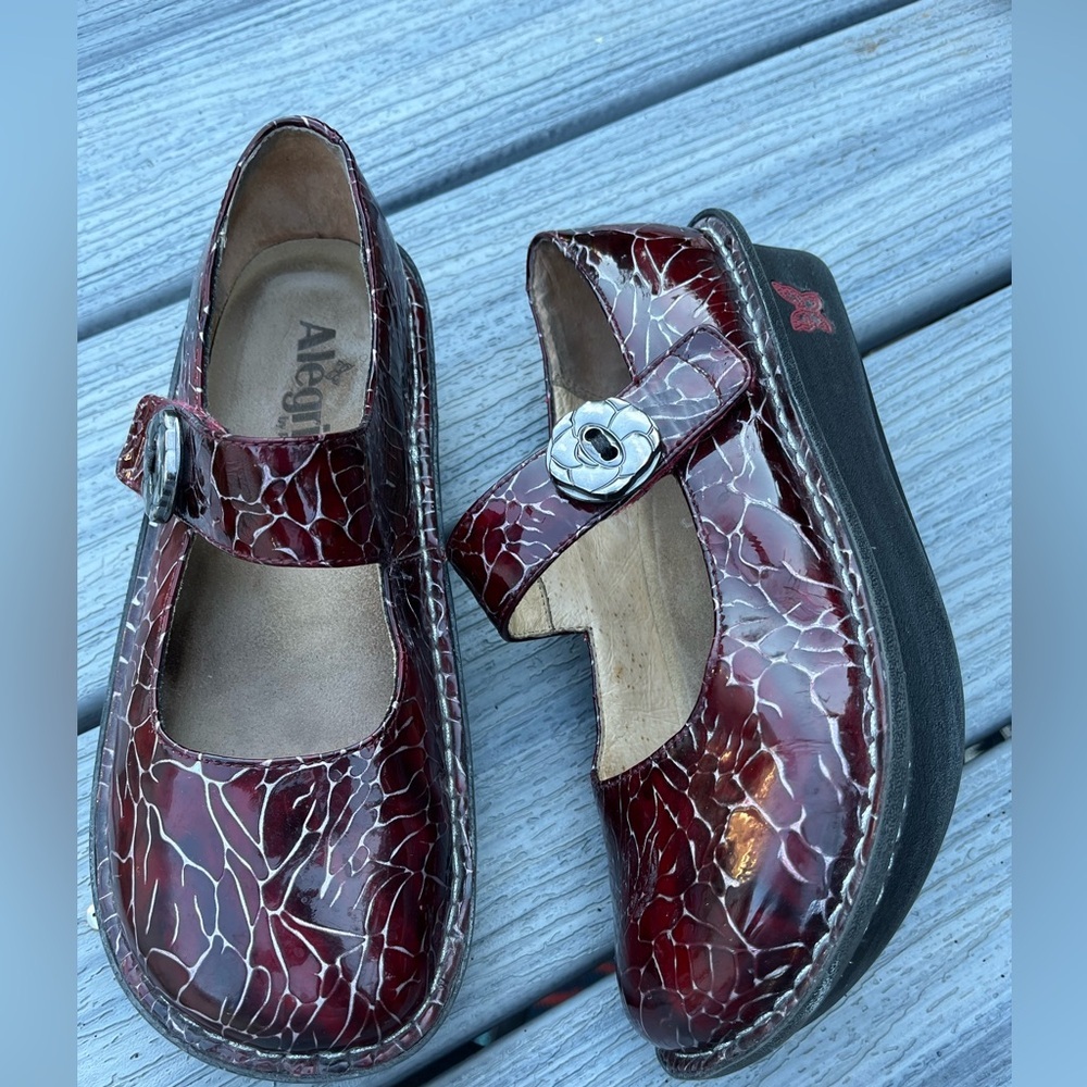 Alegria Glossy Red Mary Jane Trendy Shoes Buckle Size 6